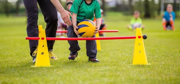 2025年哈兰德10次头球破门追平个人纪录，各大联赛仅次于凯恩